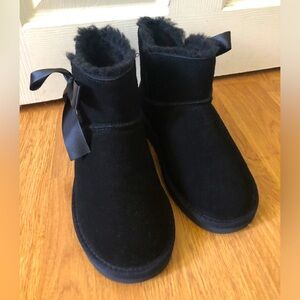 Black Suede Bearpaw lined booties Women Size 8